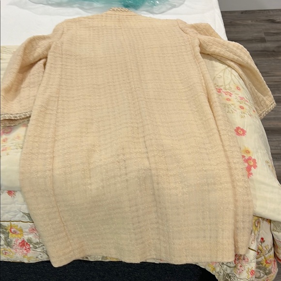 Elegant Beige Women's Jacket - Picture 8 of 8